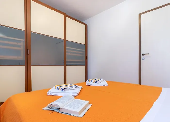 Ada Near The Sea 게스트하우스 3*