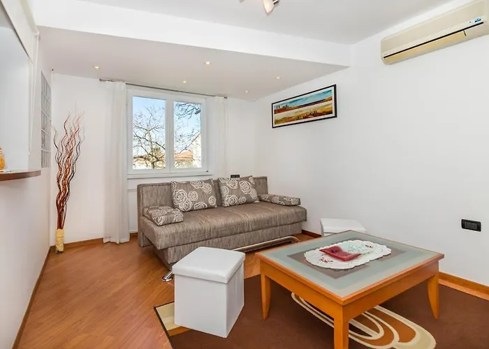 Ada Near The Sea 게스트하우스 3*